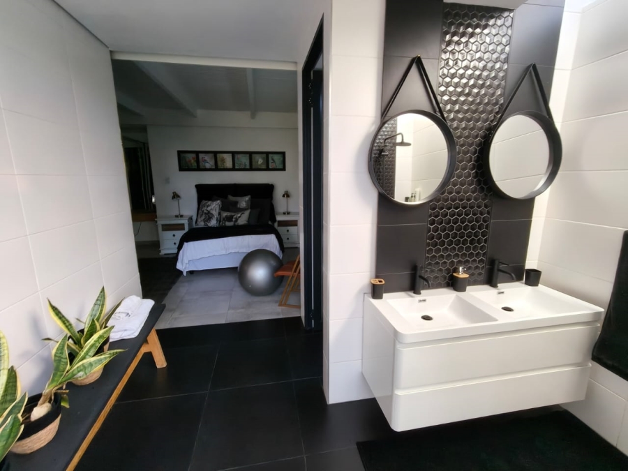 5 Bedroom Property for Sale in Protea Park North West